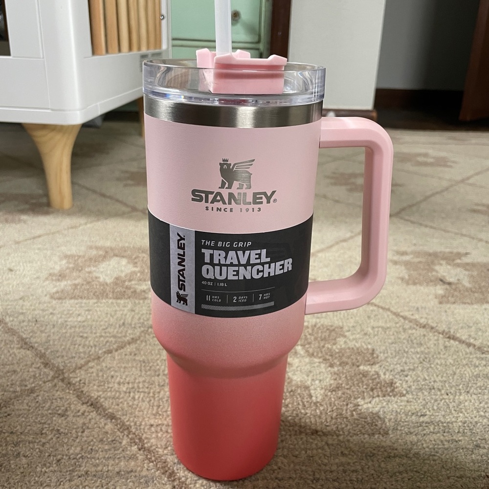 RARE: Stanley quencher 40oz petal ombre coral pink tumbler NWT